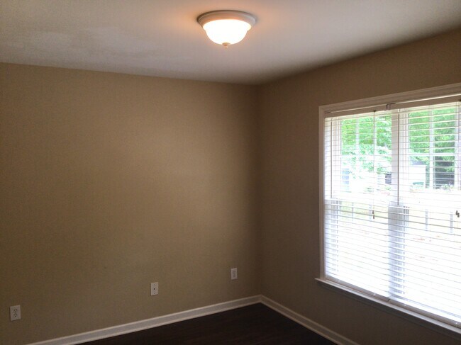 Building Photo - 423 Harvest Pine Road