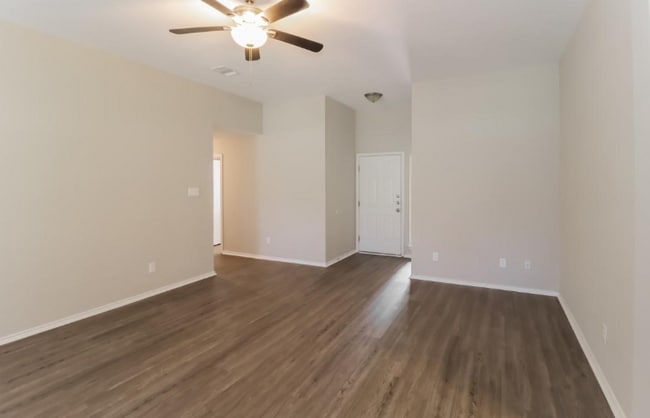 Building Photo - 2604 Hill Street Cove