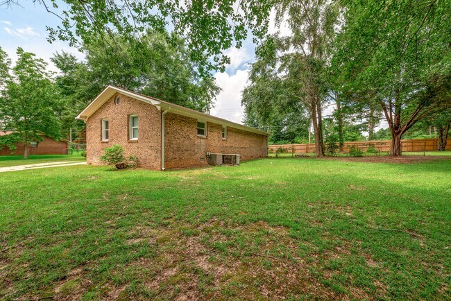 Building Photo - 302 Antler Dr