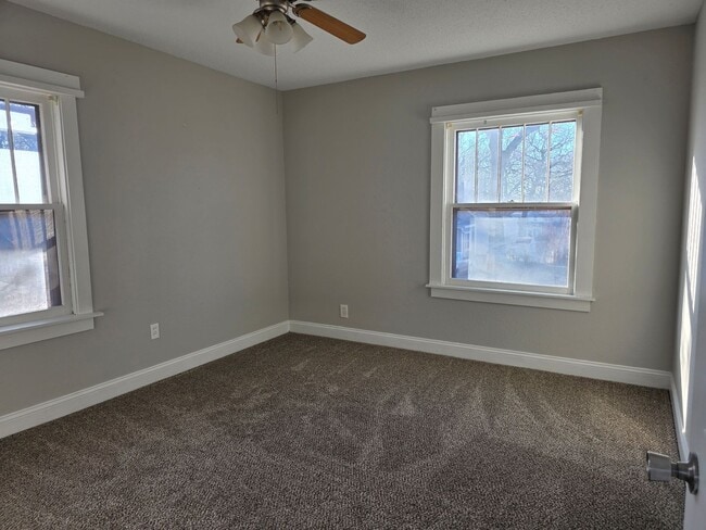 Building Photo - Large 3 Bedroom newly updated house for rent!