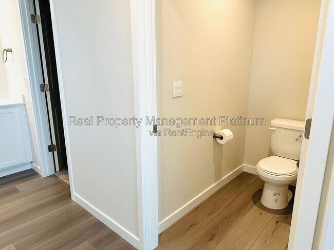 Building Photo - 616 Ophelia Ave