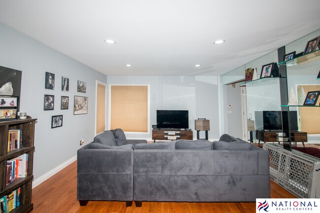 Building Photo - 37709 Glengrove Dr