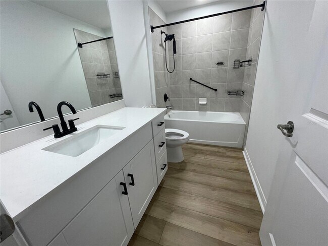 Building Photo - 112 Oakwood Ct