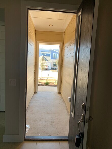 Building Photo - 10717 Charger Wy