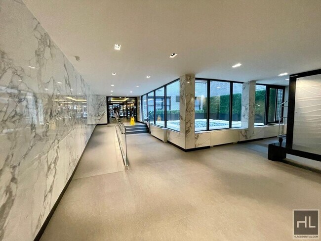 Building Photo - E 16 ST