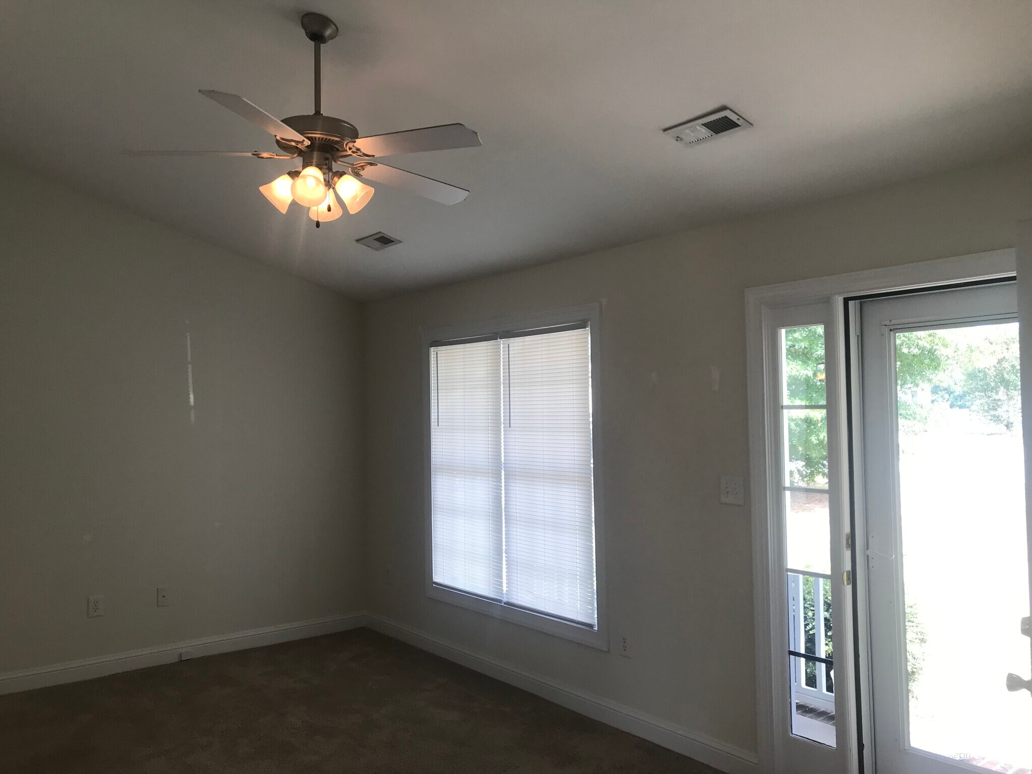 Building Photo - 1120 Crescent Meadows Dr