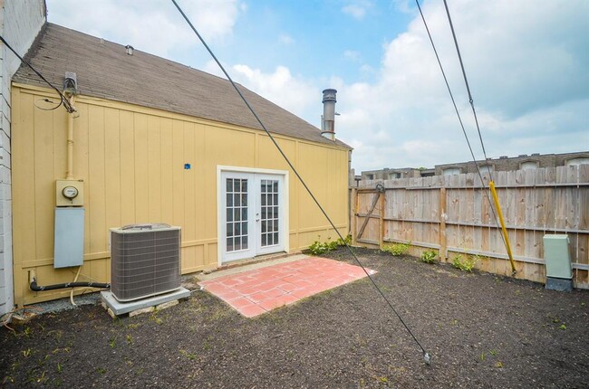 Building Photo - 5303 Lost Forest Dr