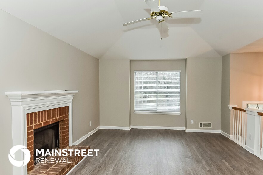 Building Photo - 1685 Versailles Dr