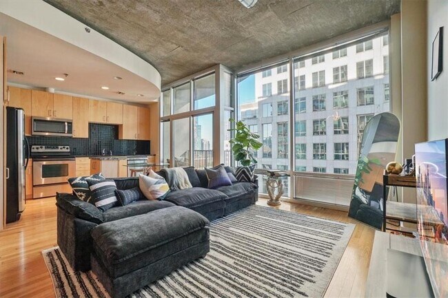 Building Photo - 943 Peachtree St NE