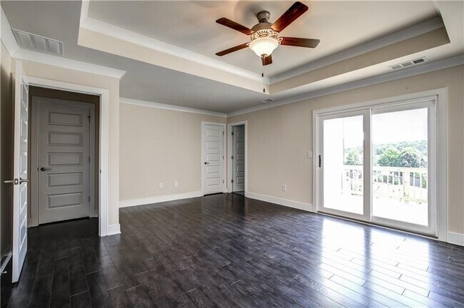 Building Photo - 827 Stone Ridge Ln NE