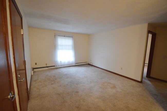 Building Photo - Holden: 2 Bed 1 Bath, Heat & Hot Water Inc...
