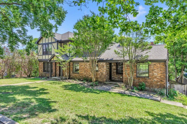 Building Photo - Beautifully maintained and move-in ready 5BR home with a basement