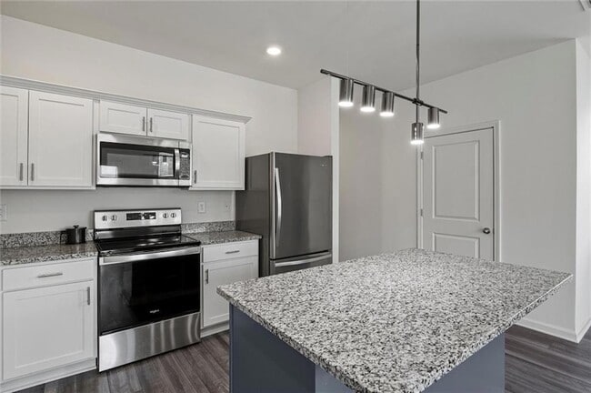 Building Photo - 595 Magnolia Cir