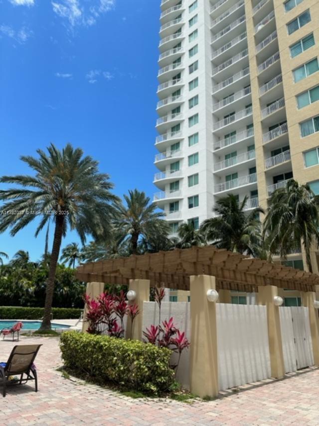 Building Photo - 1755 E Hallandale Beach Blvd