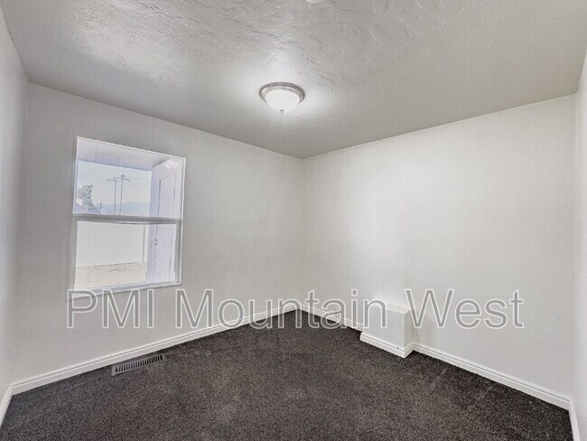 Building Photo - 450 W 200 N