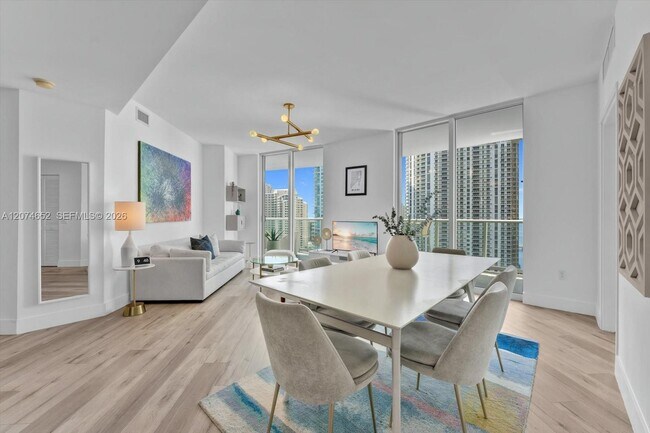 Building Photo - 300 S Biscayne Blvd