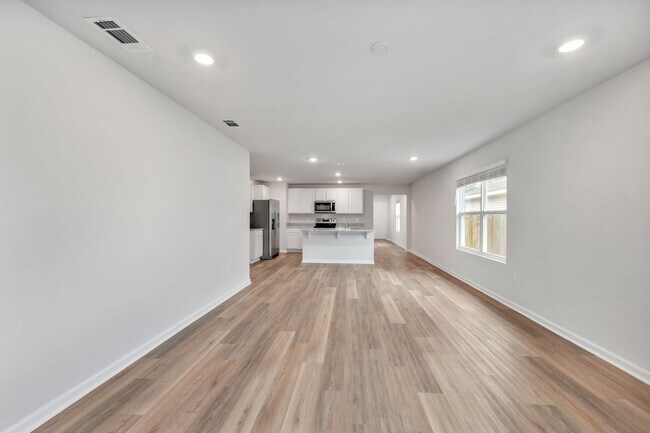 Building Photo - Beautiful 3BR Home with Privacy-Fenced Backyard in The Woodlands
