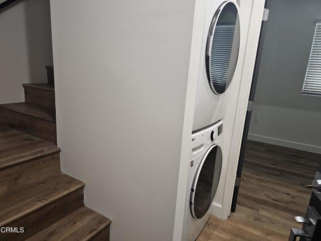 Building Photo - 14550 Burbank Blvd