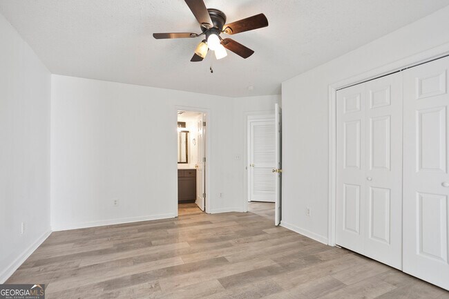 Building Photo - 6712 Lakewood Dr