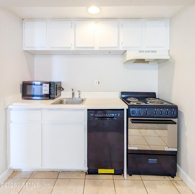 Building Photo - 311 W Ashley St