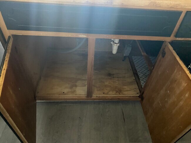 Building Photo - 256 N Berthe Ave