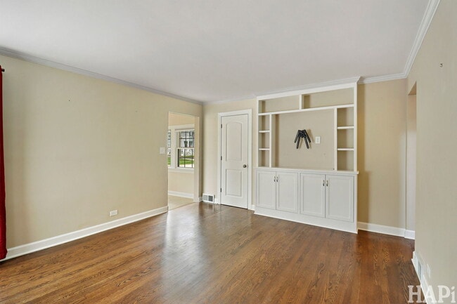 Building Photo - 115 N Hager Ave