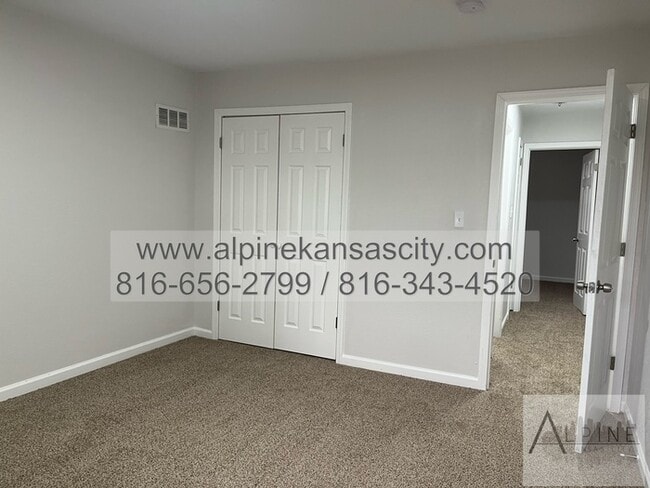 Building Photo - Updated Duplex, Fort Osage School District