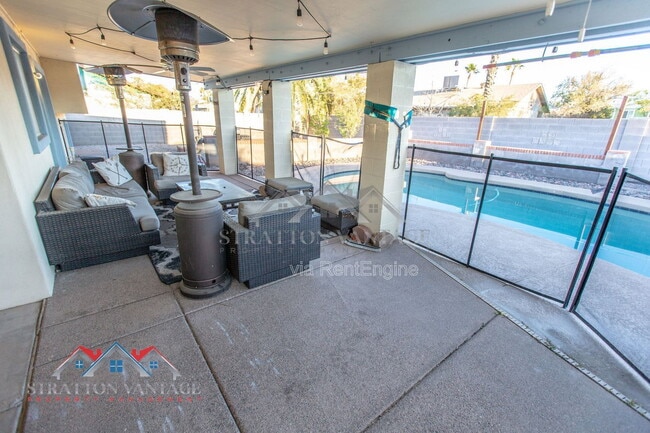 Building Photo - 1735 W Pampa Ave