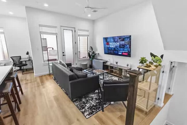 Building Photo - 6740 Peerless St