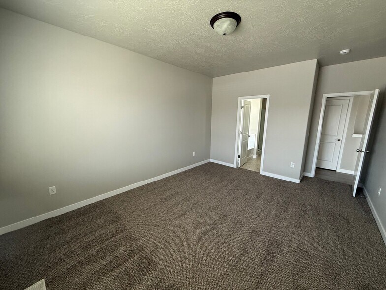 Building Photo - 12347 Bigbend Vista Dr