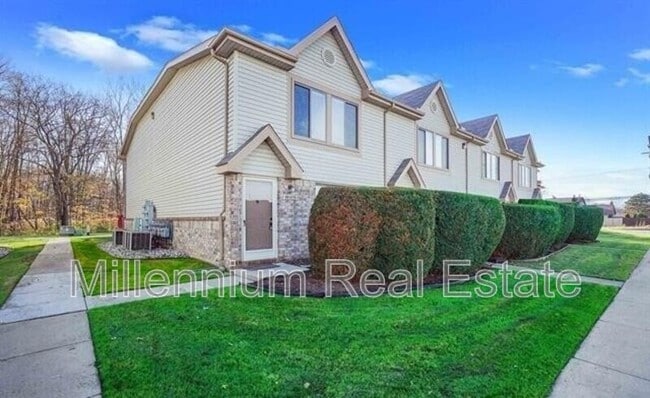 Building Photo - 50406 Bay Run S
