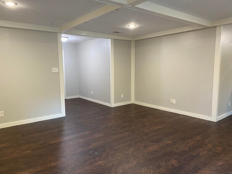 Building Photo - 6408 Bel Air Dr