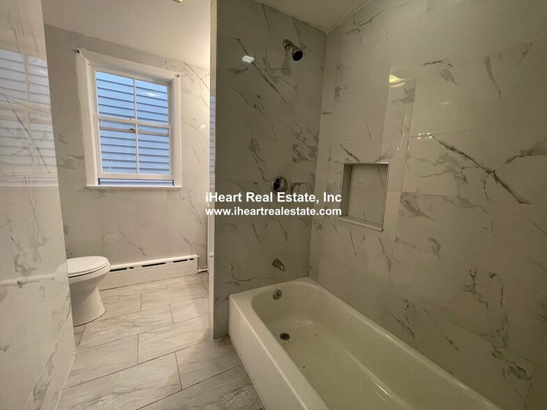 Building Photo - 338 K St