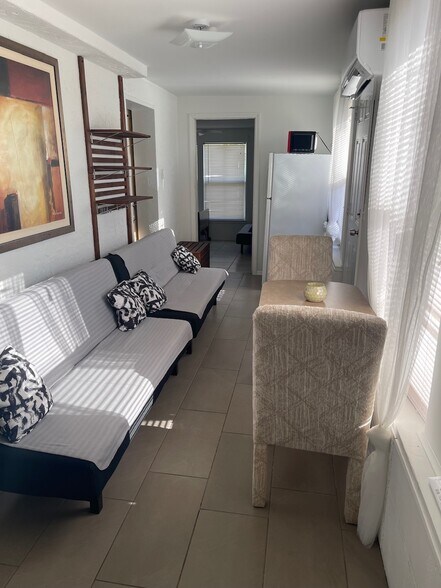 2x1 or 4x2 backyard unit sleeping 2 twins if requested as for full kitchen and dining area - 2440 Manasota Beach Rd