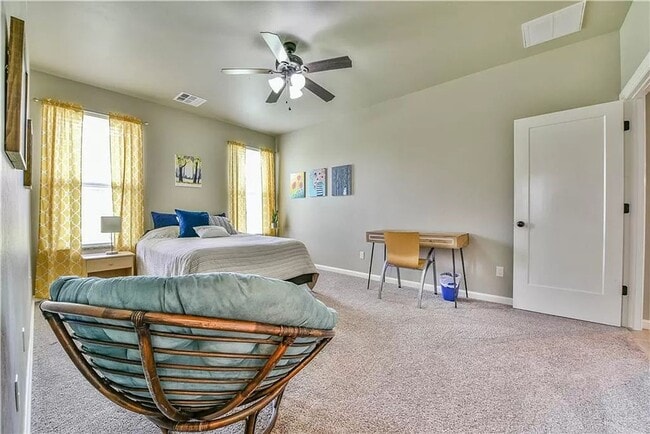 Building Photo - Stunning 4 Bed, 3 (Full) Bath in Norman