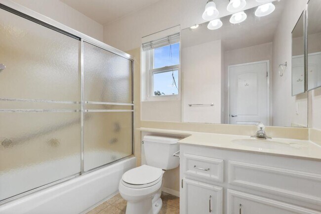 Building Photo - 10976 Glencreek Cir