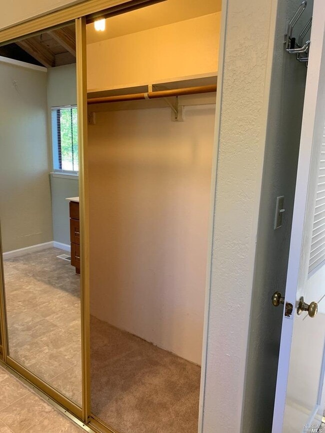 Building Photo - 848 Acalanes Rd