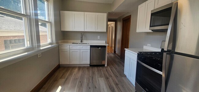 Building Photo - 3921 N Francisco Ave