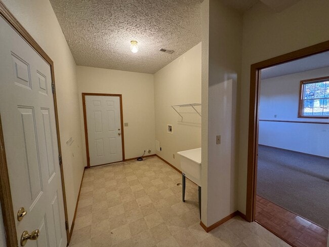 Building Photo - Charming 3-Bed, 2-Bath Home Just Minutes from Fort Leonard Wood!