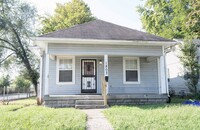 Building Photo - **Downtown Living with a Suburban Feel!**