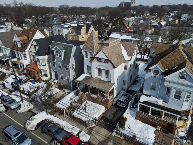 Building Photo - 181-183-183 N 6th St