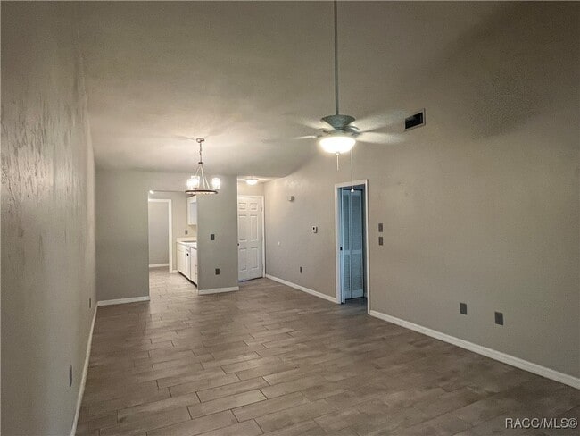 Building Photo - 600 E Gilchrist Ct