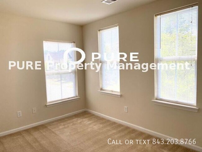 Building Photo - 160 Avonshire Dr