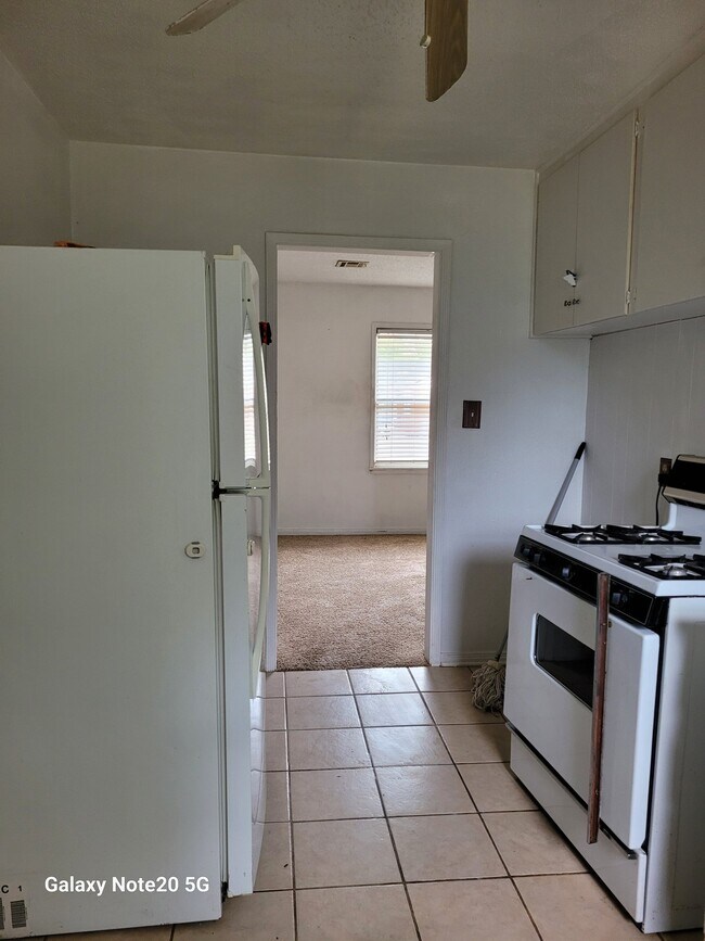 Building Photo - 526 E Harmon Dr