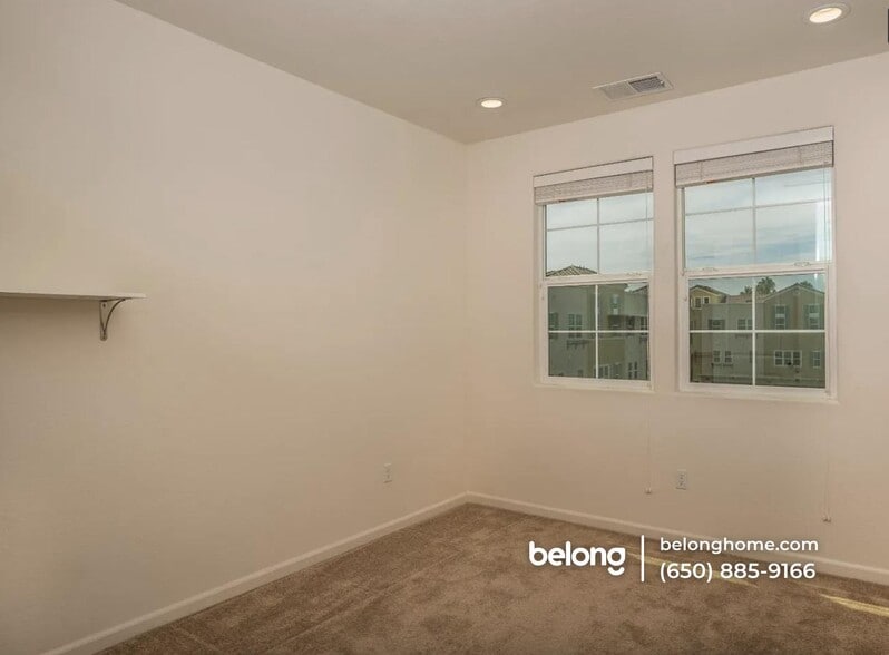 Building Photo - 39872 Sawyer Terrace