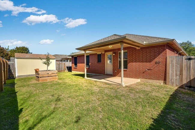 Building Photo - 537 MacKenzie Way