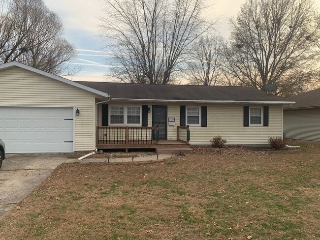 Primary Photo - MOVE IN READY!!