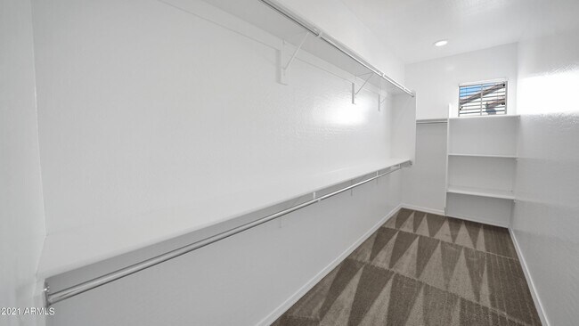 Building Photo - 2354 W Gloria Ln