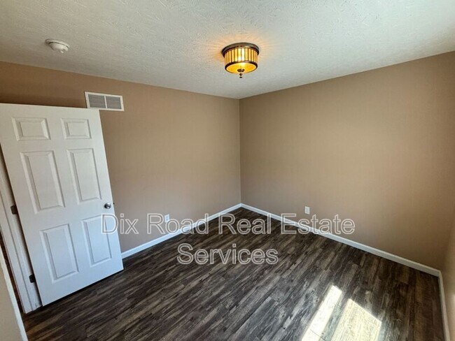 Building Photo - 2497 Deercove Ct.