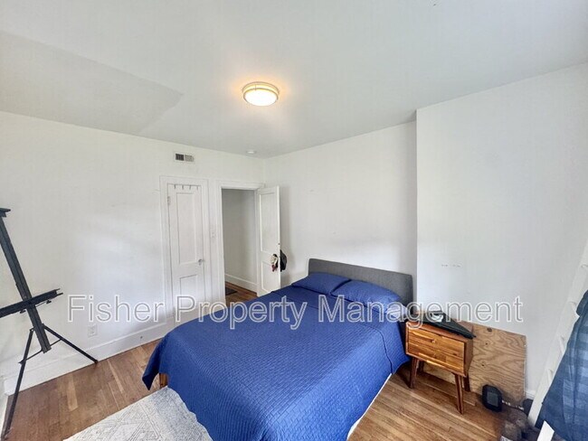 Building Photo - 2205 Fenton St